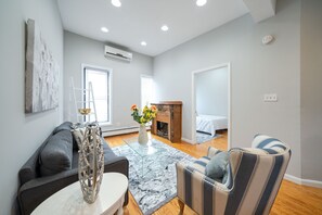 Home Decor, Furniture, Indoors, Living Room, Table