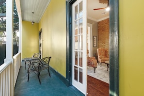Armstong Galley Porch