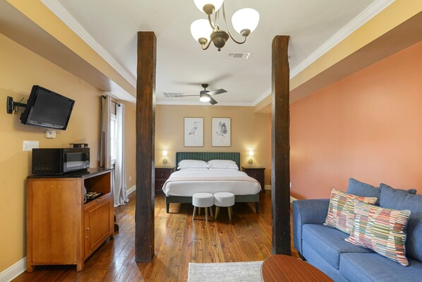 Shorty Guesthouse King Bed