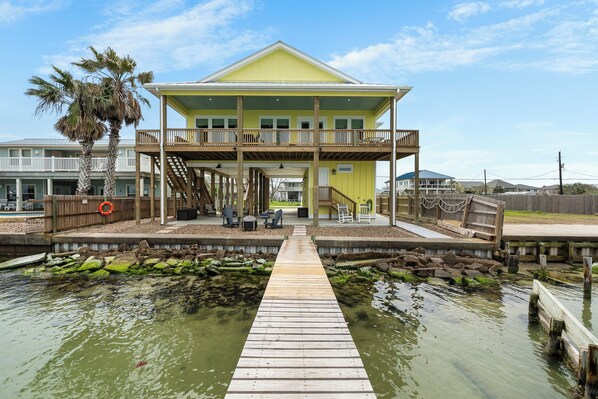 Amazing bayfront home!