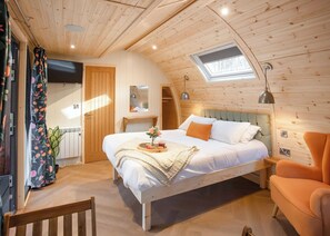 Foxglove Treehouse - Woodland Park Lodges, Ellesmere