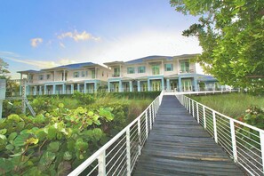 The stunning Manatee Isle, 3 bedroom, newly built, waterfront townhome w/ private dock & boat lift!