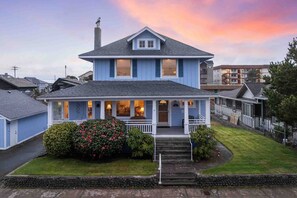 Roxie's Retreat is a lovely and spacious rental perfect for experiencing the Oregon coast!