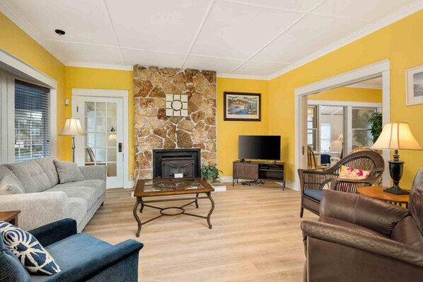 Welcome to Roxie's Retreat. We hope we get to host you at this one of a kind rental in the heart of Seaside. Please reach out with any questions.