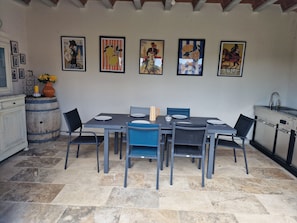 Outdoor dining