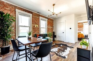 gather around for breakfast, board games or wine night—this dining space does it all 🥳