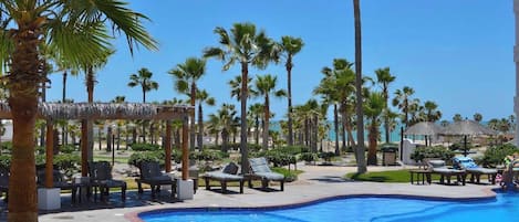 Welcome to Casa Blanca Resort!