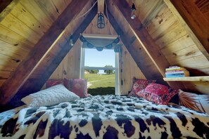Single bed in the loft, great for napping, reading and relaxing!