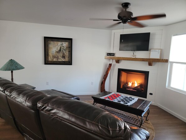Living room with streaming options on TV and gas fireplace