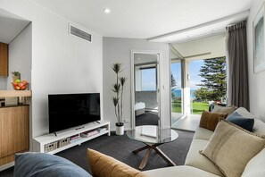 Lounge with awesome ocean views !