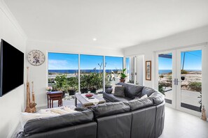 Uninterrupted ocean views