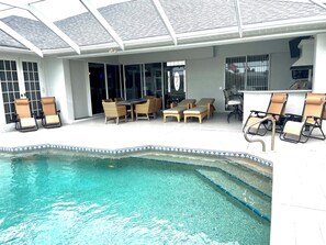 Outdoor living: table, zero gravity loungers and 2 very comfortable sun beds