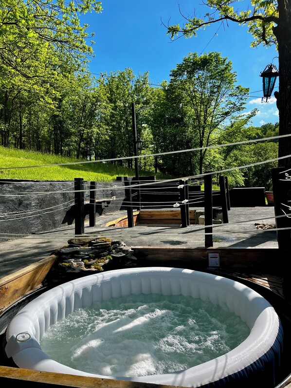 Outdoor spa tub