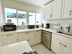 A bright and modern space that makes every meal easy and enjoyable.