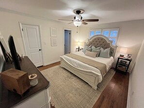 Bedroom 1 - Master Bedroom, King Bed