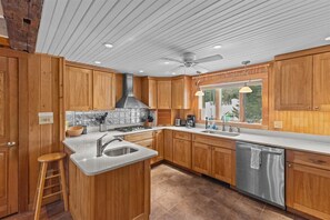 The Ski Barn-Restored Historic Home Near Stowe/Jay (5222)