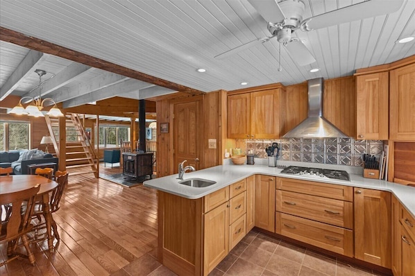 The Ski Barn-Restored Historic Home Near Stowe/Jay (5223)