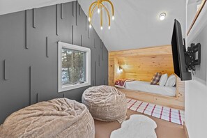 Stowe Secluded Carriage House in the Woods (4928)