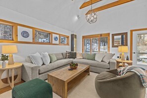 Stowe Secluded Carriage House in the Woods (4941)