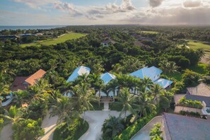 8 BDR villa walking distance from private beach with service staff (6472)