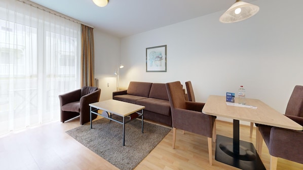 Schönes, helles Wohnzimmer