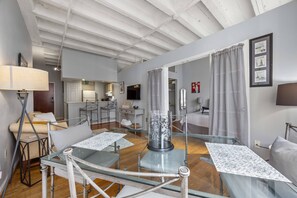 This 600 1 bedroom condo is perfect for a midterm stay