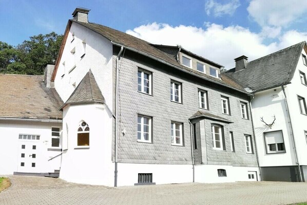 Außenseite Ferienhaus [Sommer]
