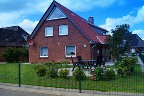 Außenseite Ferienhaus [Sommer]