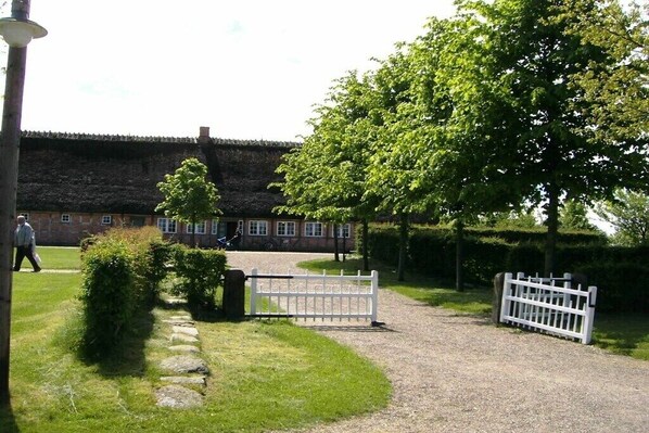 Außenseite Ferienhaus [Sommer]