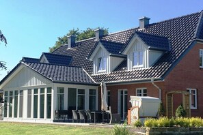 Außenseite Ferienhaus [Sommer]