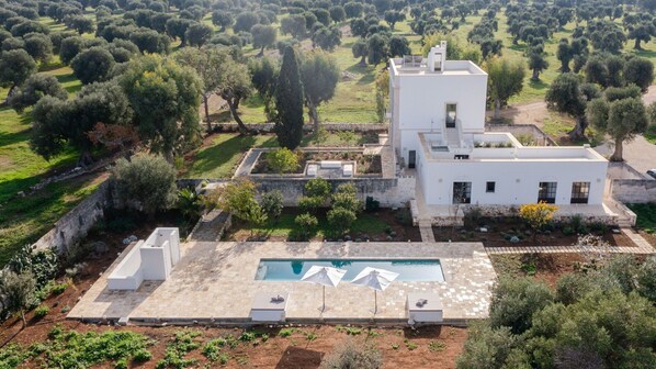 Activities, Amenities, Balcony / Terrace / Patio, Building Exterior, Facilities, Garden, Main Entrance, Spring, Summer, Wellness