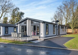 Interior furnishings may differ | Bluebell Lodge - Faringdon Grange, Faringdon
