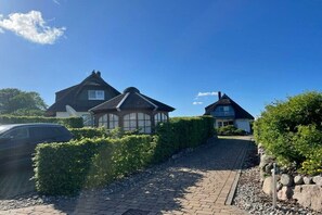 Außenseite Ferienhaus [Sommer]