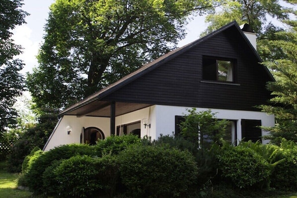 Außenseite Ferienhaus [Sommer]