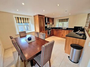 Kitchen & Dining Table 