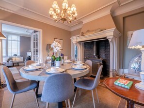 Möbel, Interior Design, Decke, Holz, Stuhl, Flooring, Küche & Esszimmer Tisch, Tabelle, Esszimmer, Zuhause