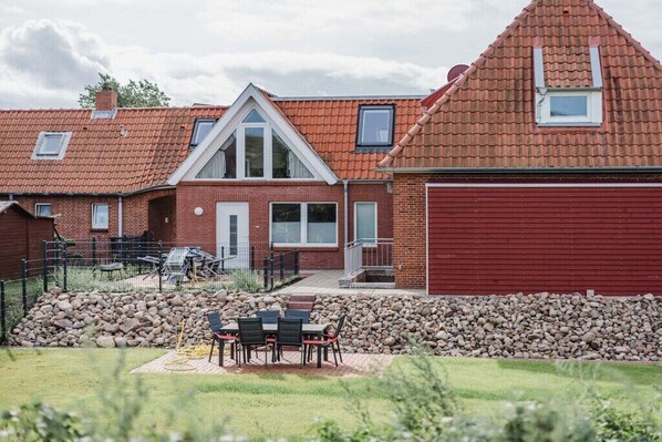 Außenseite Ferienhaus [Sommer]