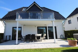 Außenseite Ferienhaus [Sommer]