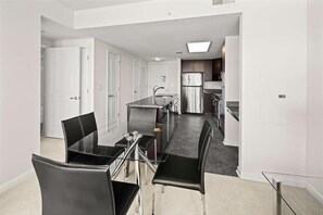 South Arlington 1 Bedroom Dining Room
