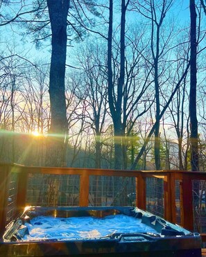 Outdoor spa tub