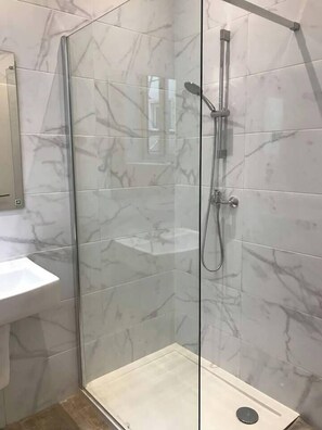 Third bathroom (1)