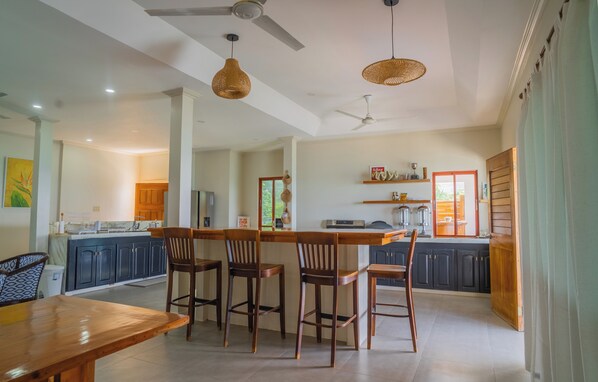 Driftwood Suite indoor dining + kitchen