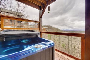 Hot Tub | Mountain Views