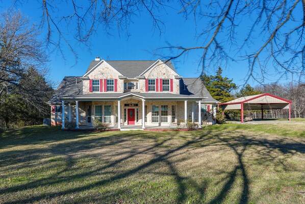 Anna Vacation Rental | 5BR | 3.5BA | 2 Steps to Enter | 2-Story Home