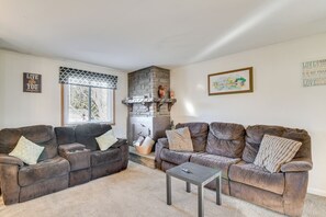 Living Room | Central A/C & Heating | Free WiFi | Smart TVs | 2nd Floor