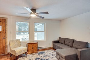 Living Room | Queen Sleeper Sofa | Smart TV