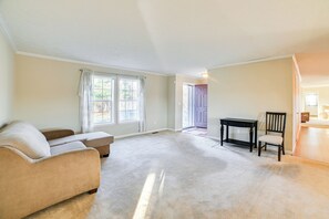 Front Room | Free WiFi