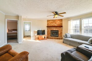 Living Room | Single-Story Home | Central A/C & Heating