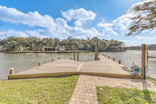 Pensacola Vacation Rental | 4BR | 4.5BA | 4,500 Sq Ft | 4 Steps Required