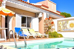 Pool access from lounge